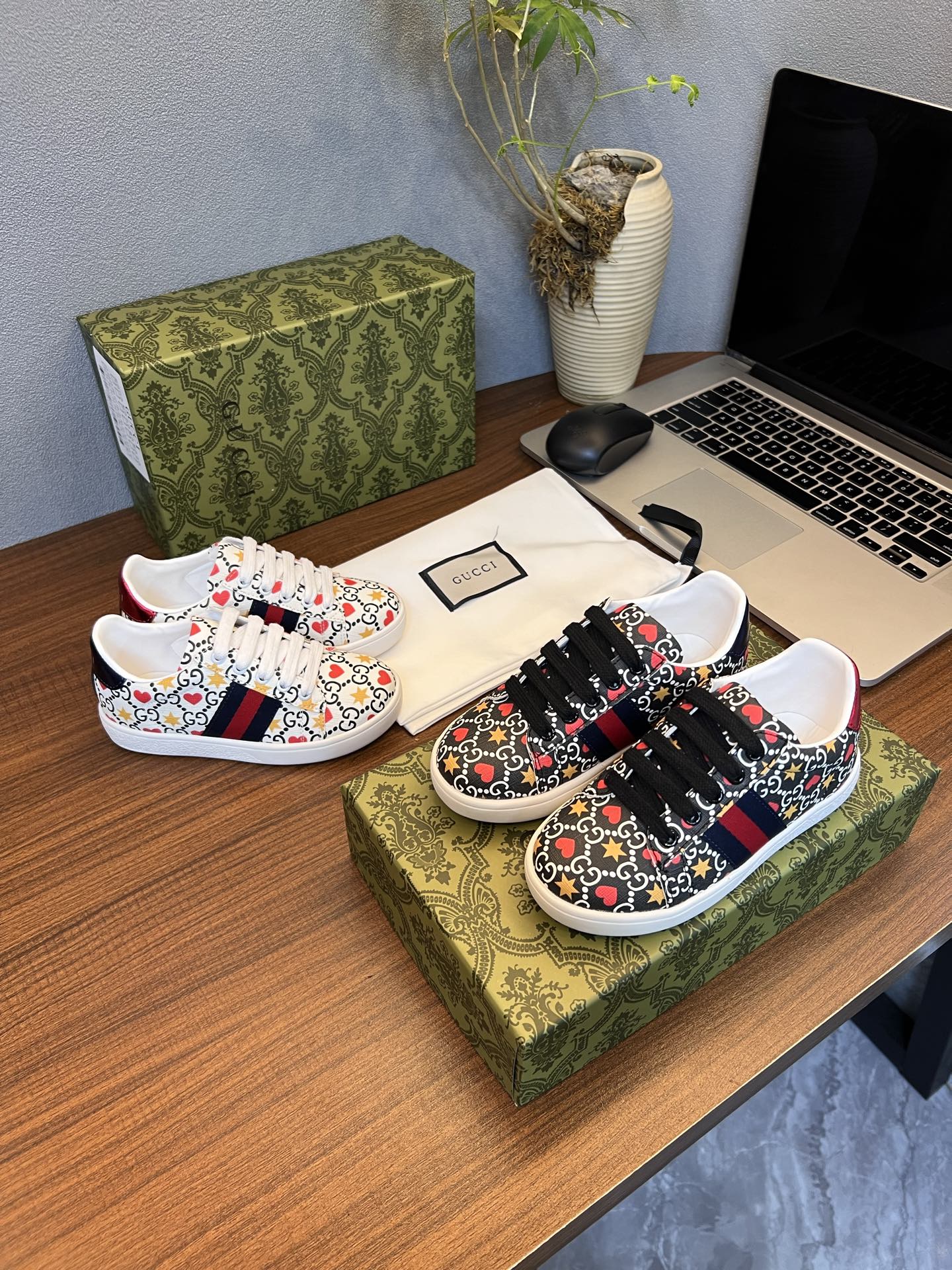 Children's shoes child